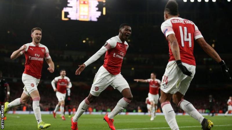 Aubameyang, Arsenal’s goalscoring superhero celebrates with teammates