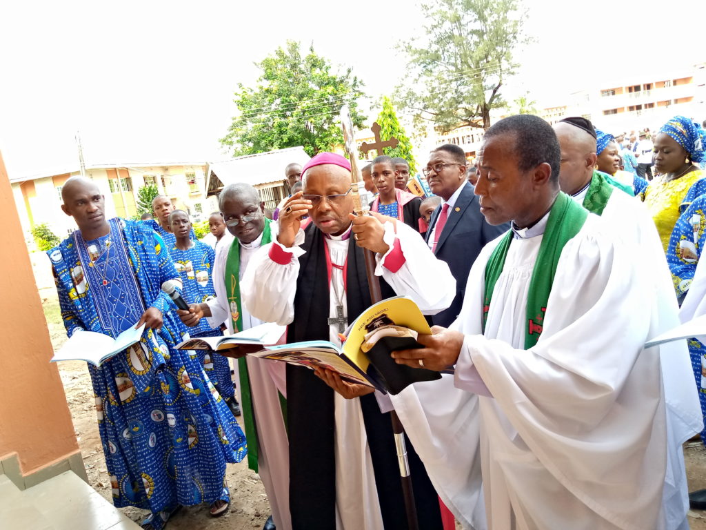 Bishop Ibezim Commissioning the staff quarters