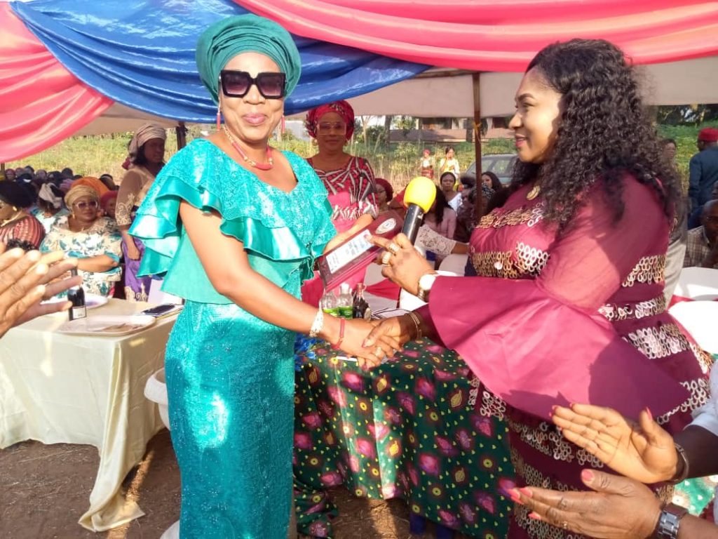 Representative of Ngige , Dr Ebere Obiakor receiving award from Commissioner for women affairs on behalf of Achina women