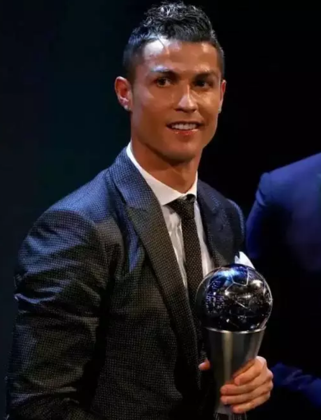 Christiano Ronlado receiving the world best awards
