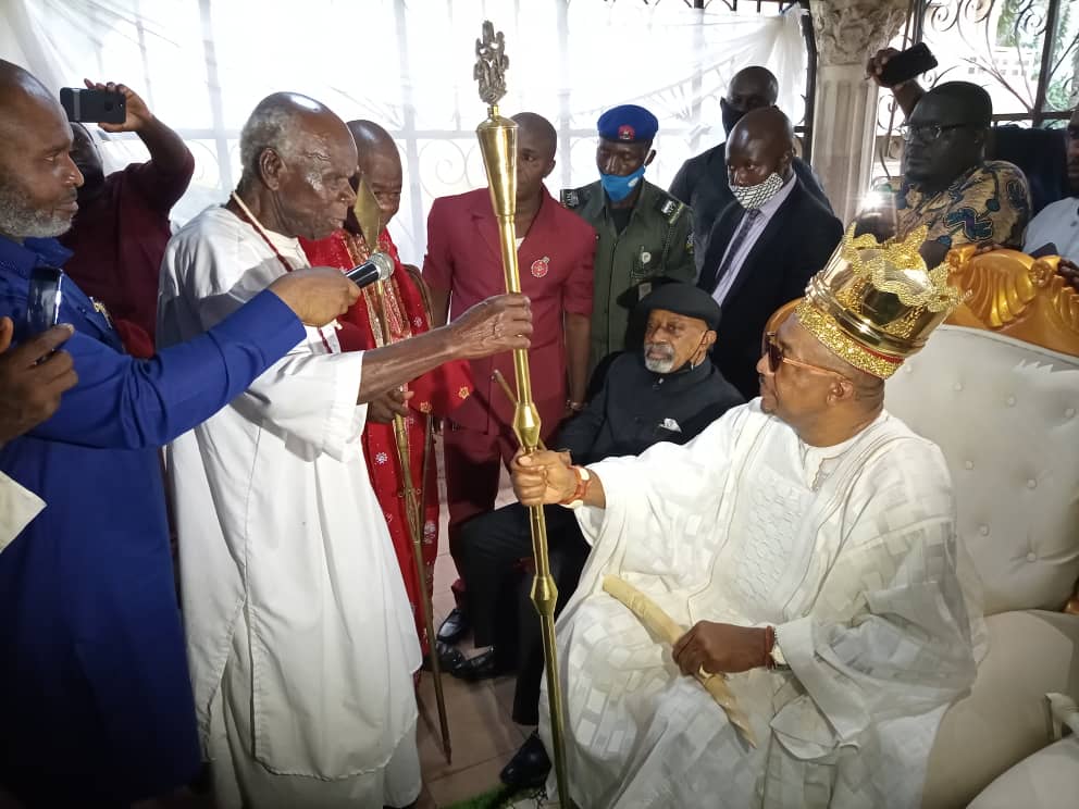 Alor community enthrones new monarch