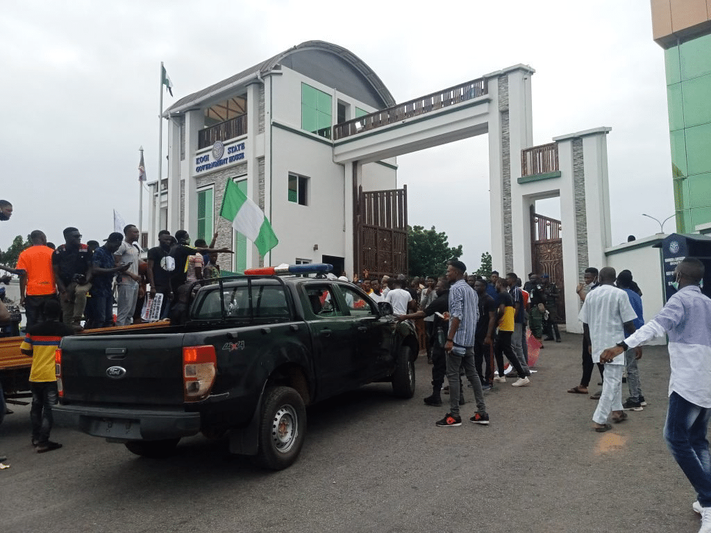 #EndSars: Protesters block Kogi govt house, denies security operatives access