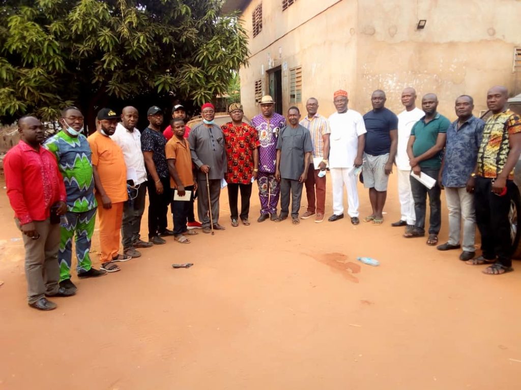 The new Umuona Town Union Executives lined up with some major Stakeholders in the Town.