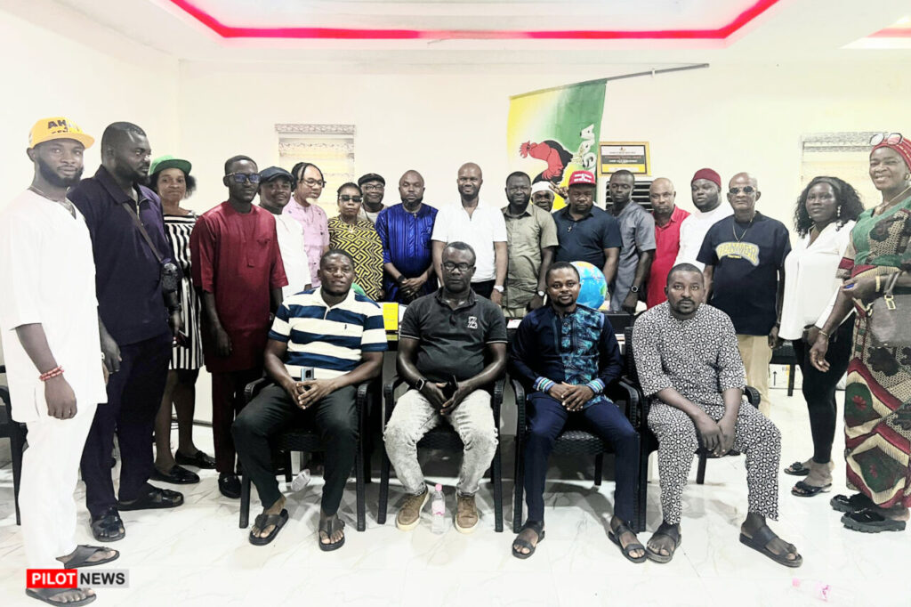 Chief-Egwuonwu-and-team-members-on-Sunday-1280x853